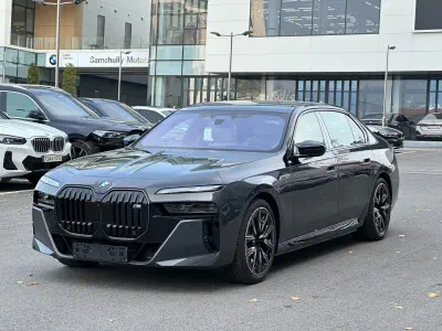 BMW i7