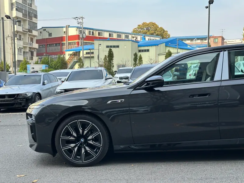 BMW i7