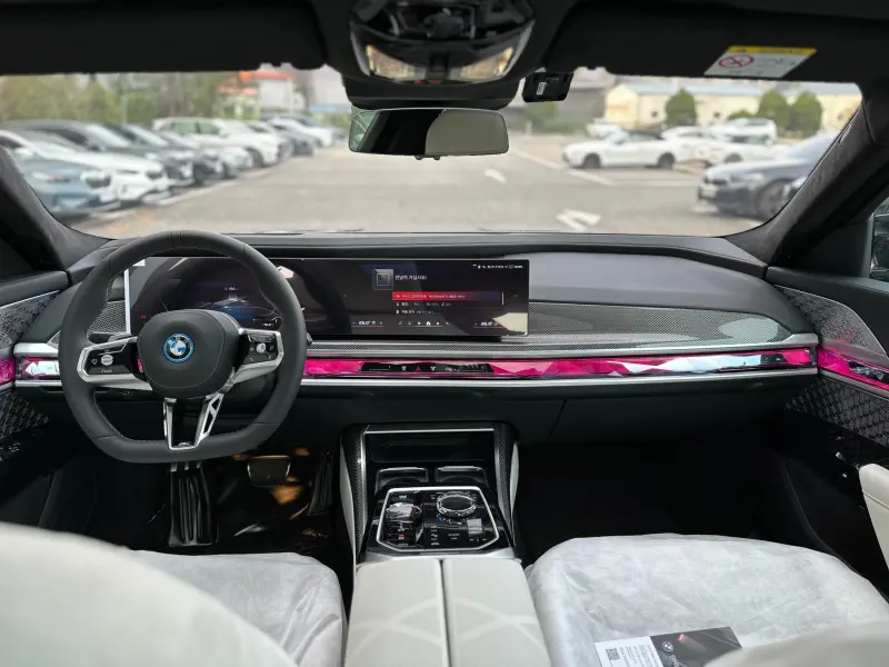 BMW i7