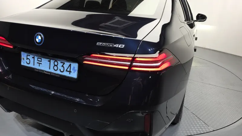 BMW i5