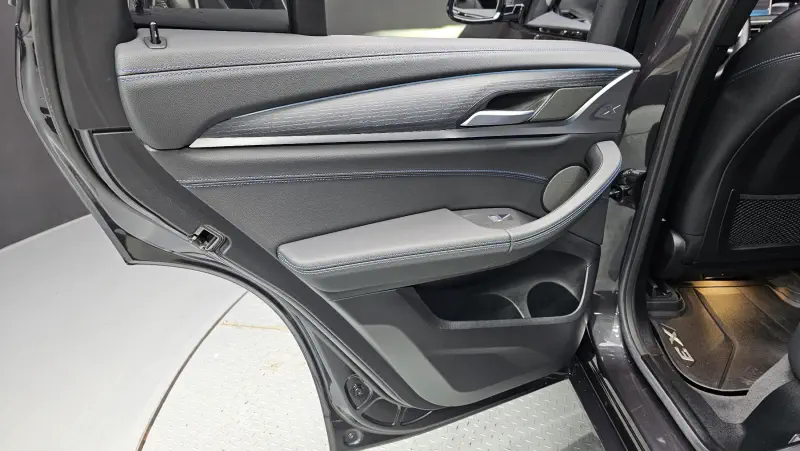 BMW iX3