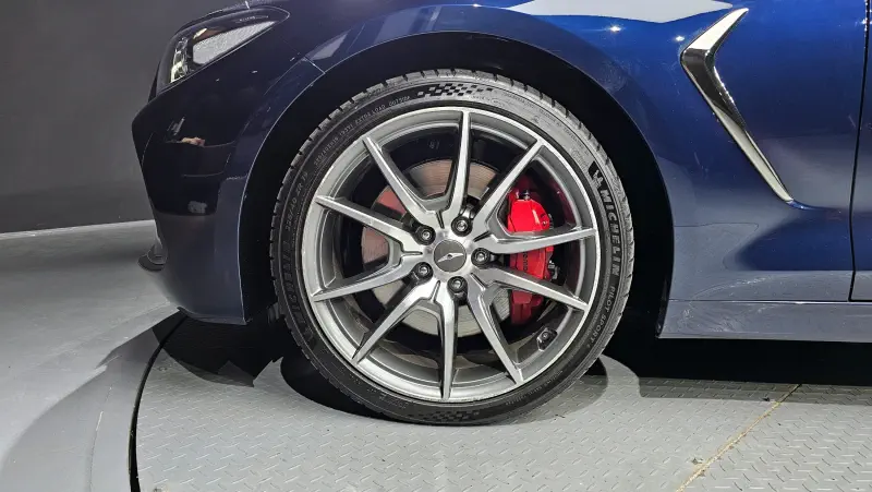 Genesis G70