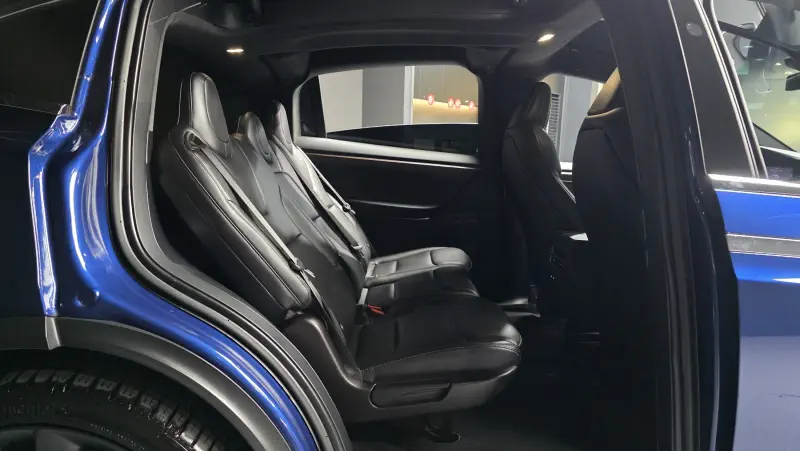 Tesla MODEL X