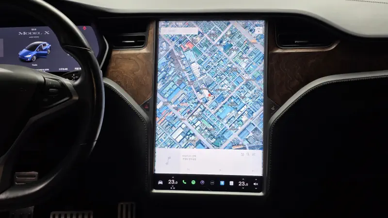 Tesla MODEL X