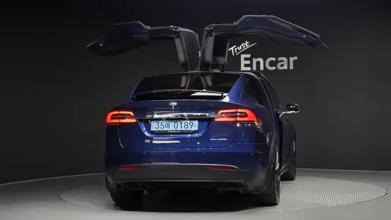 Tesla MODEL X