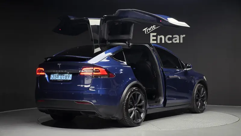 Tesla MODEL X