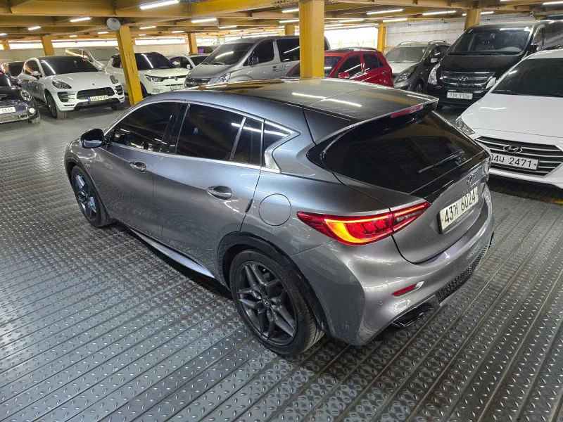 Infiniti Q30