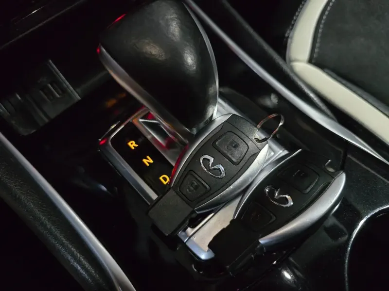 Infiniti Q30