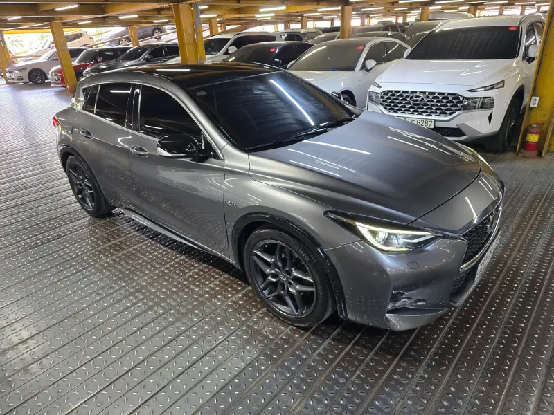 Infiniti Q30