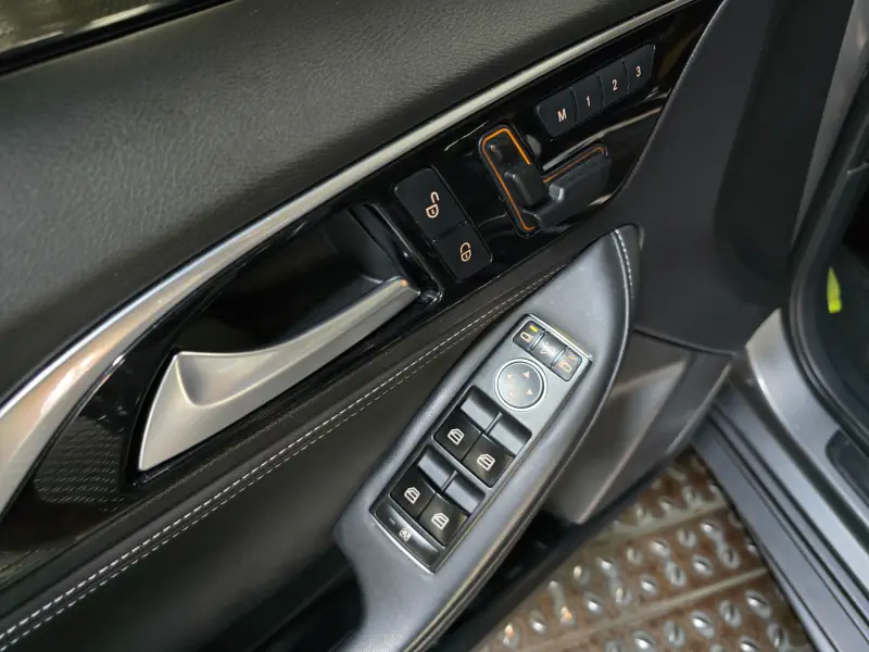 Infiniti Q30