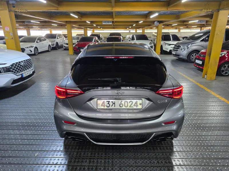 Infiniti Q30