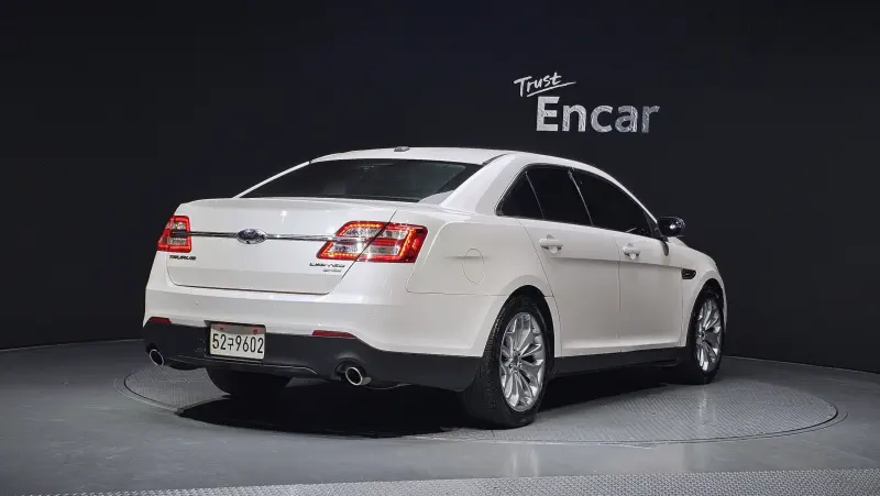 Ford Taurus
