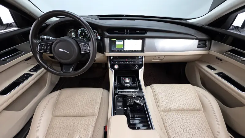 Jaguar XF