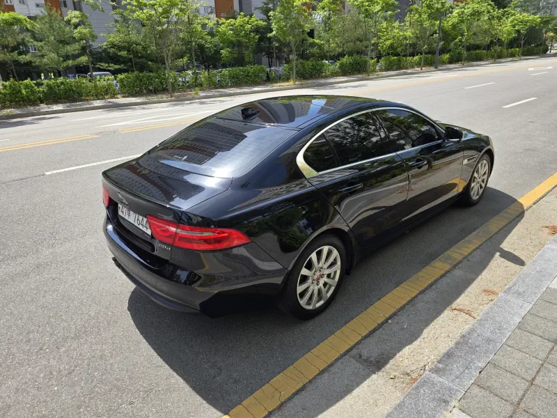 Jaguar XE