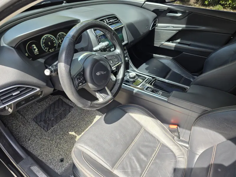 Jaguar XE