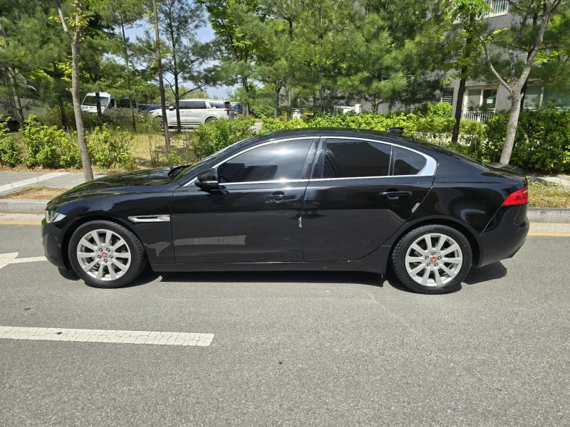 Jaguar XE