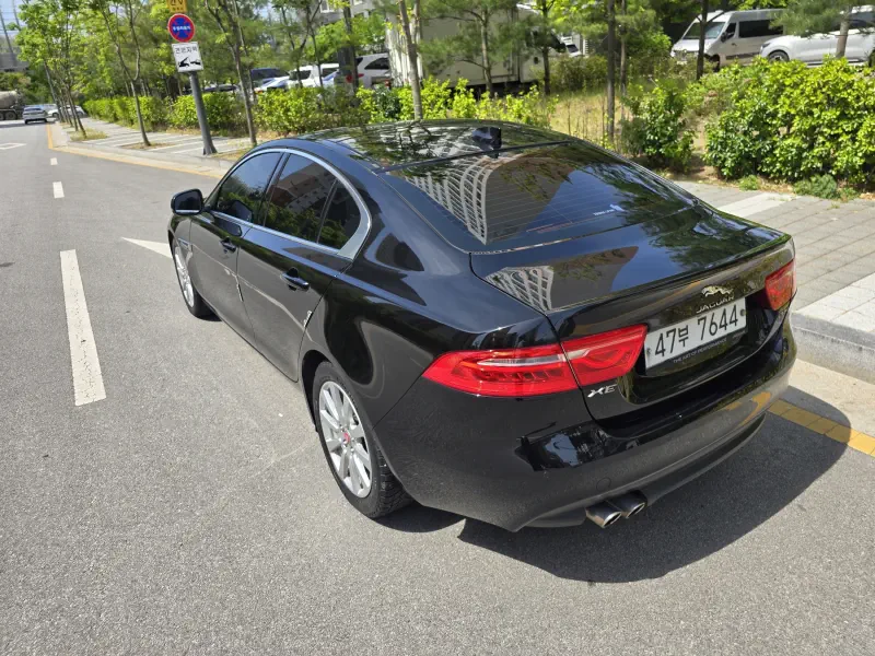 Jaguar XE