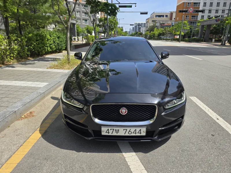 Jaguar XE