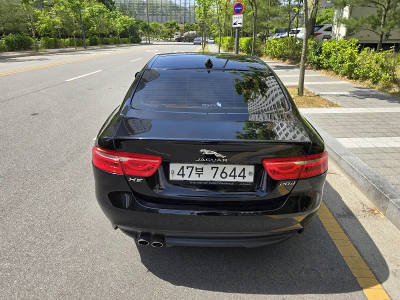 Jaguar XE