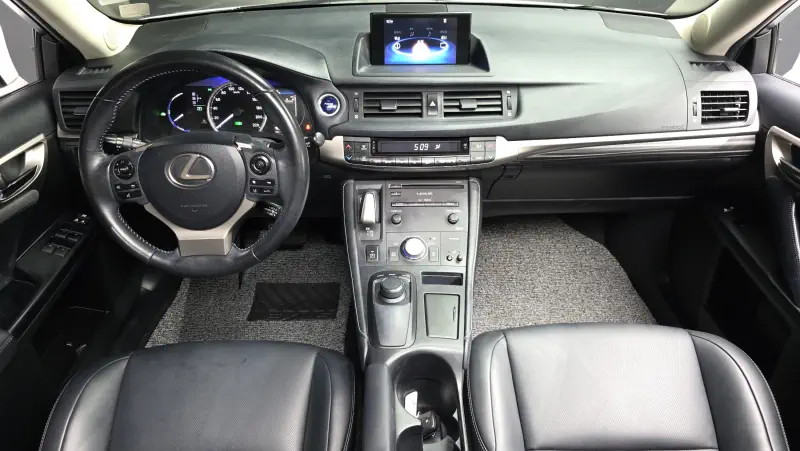 Lexus CT200h