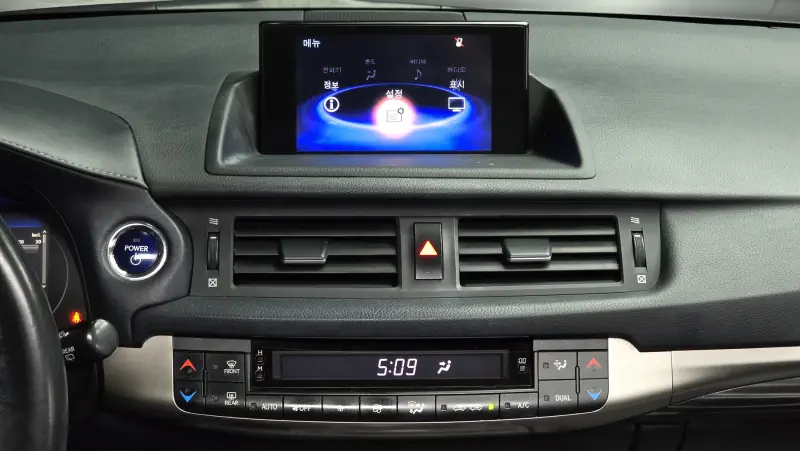 Lexus CT200h