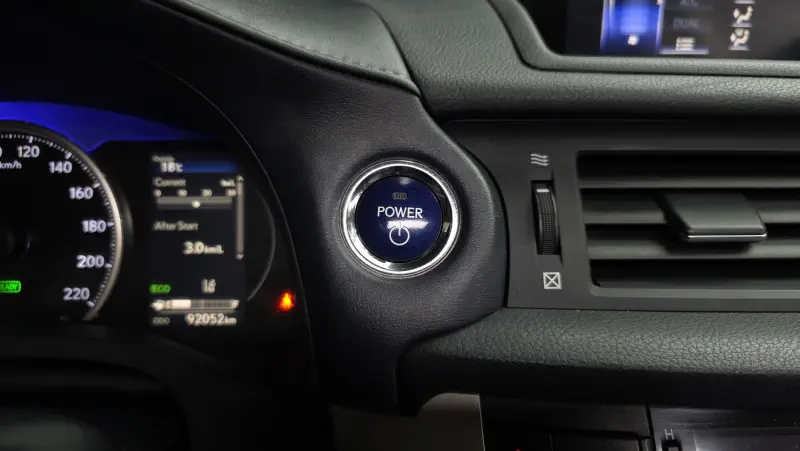 Lexus CT200h