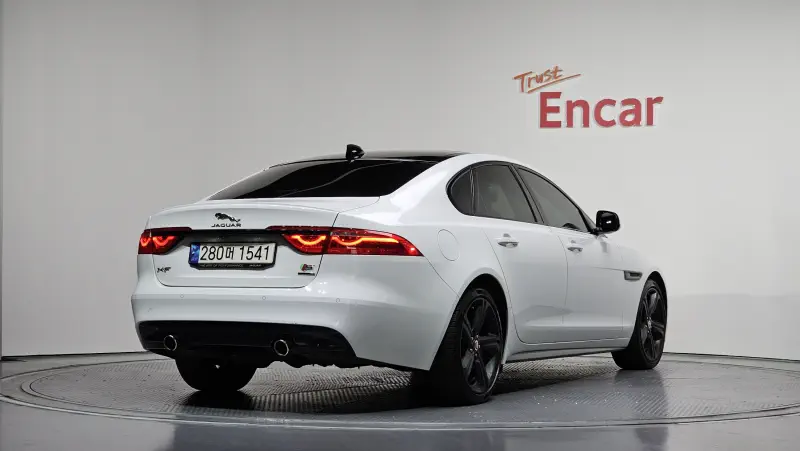Jaguar XF
