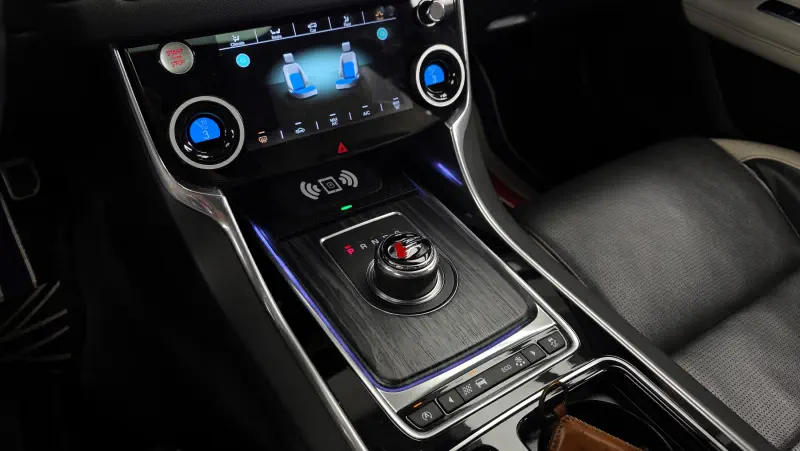 Jaguar XF