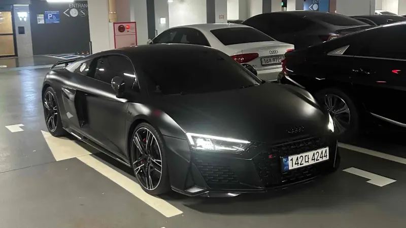 Audi R8