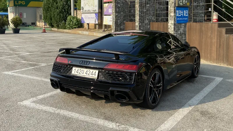 Audi R8