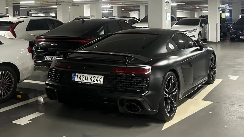 Audi R8