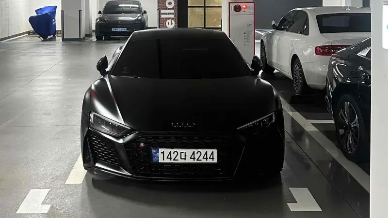 Audi R8