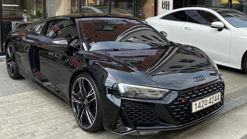 Audi R8
