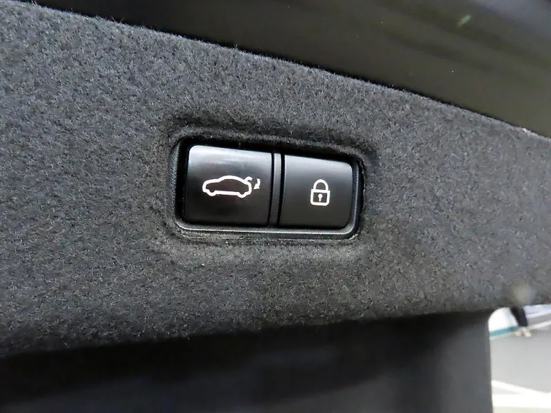 Genesis EQ900
