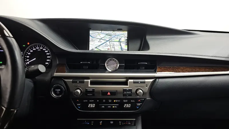 Lexus ES300h