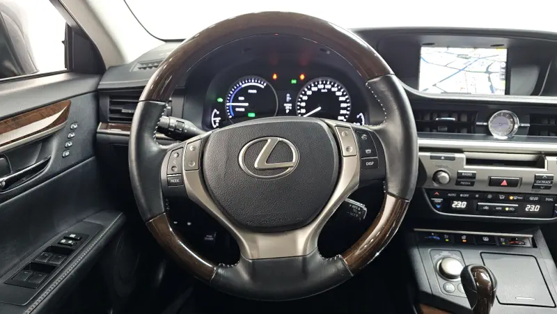 Lexus ES300h