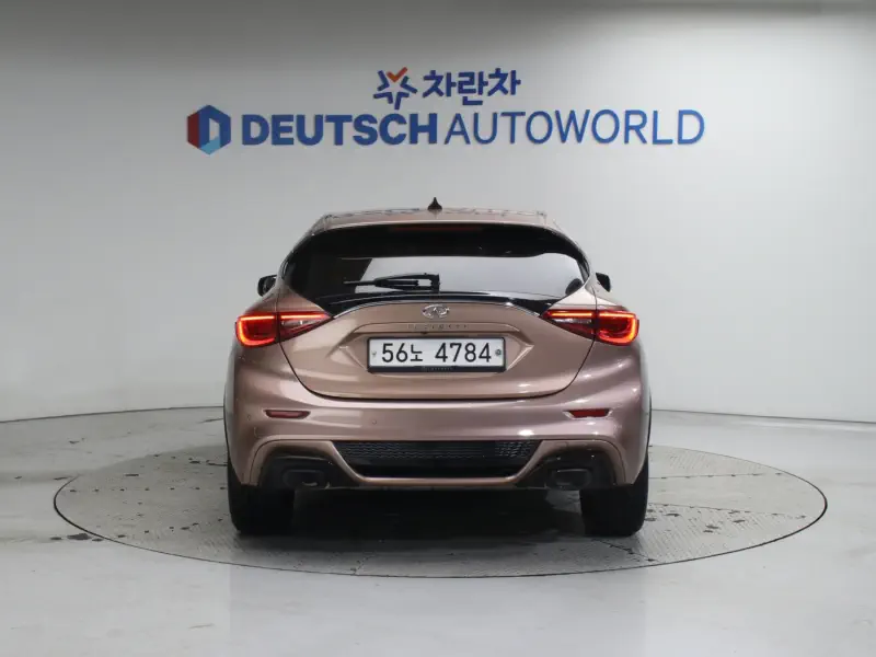 Infiniti Q30