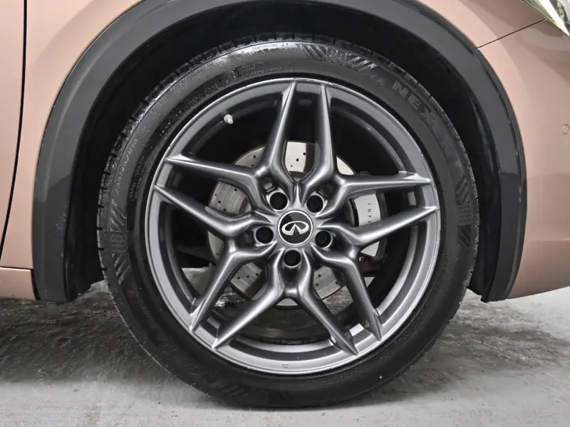 Infiniti Q30