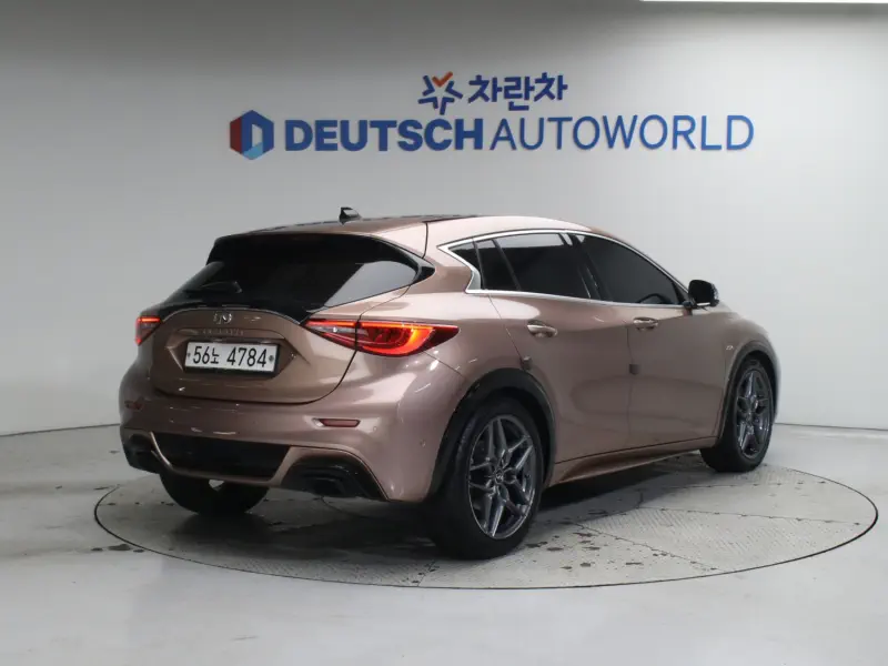 Infiniti Q30