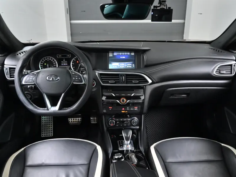 Infiniti Q30