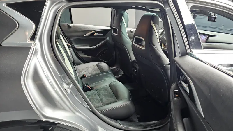 Infiniti Q30