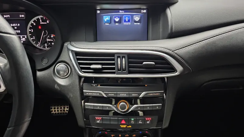 Infiniti Q30