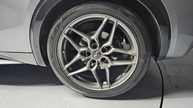 Infiniti Q30