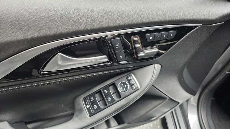 Infiniti Q30