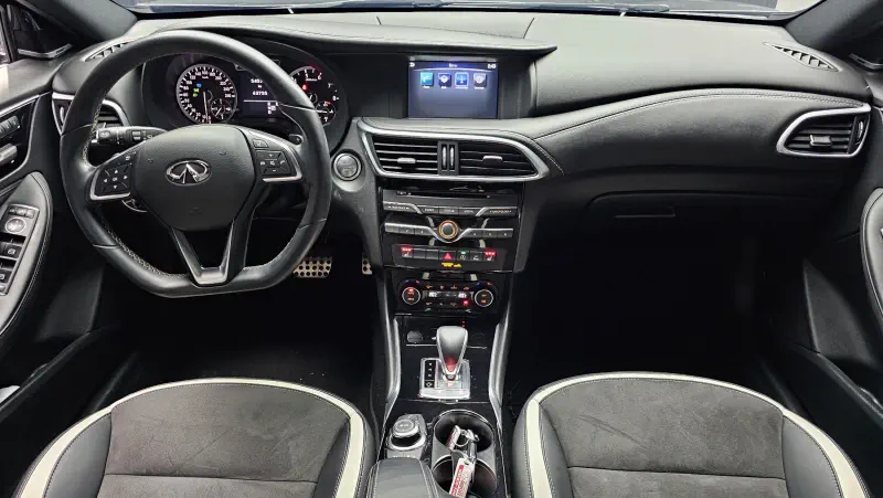 Infiniti Q30