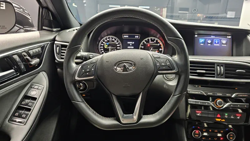 Infiniti Q30