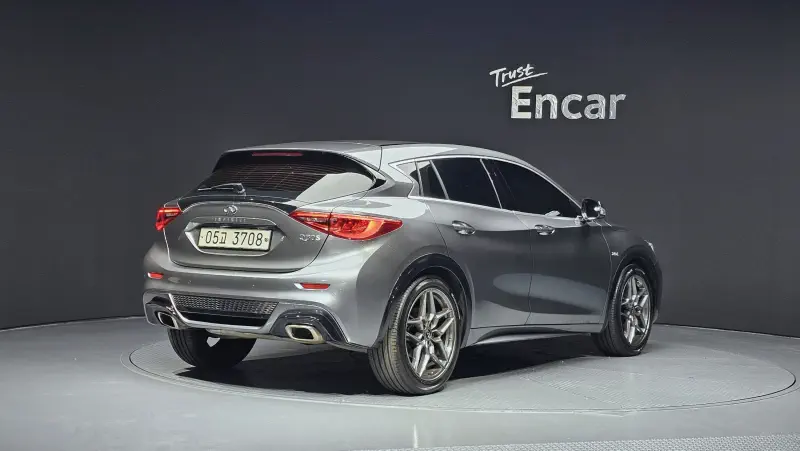 Infiniti Q30
