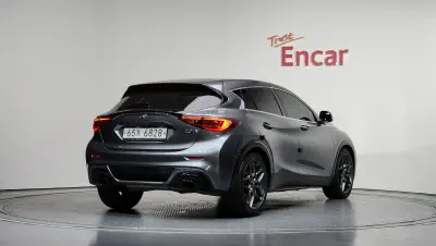 Infiniti Q30