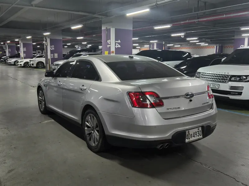 Ford Taurus
