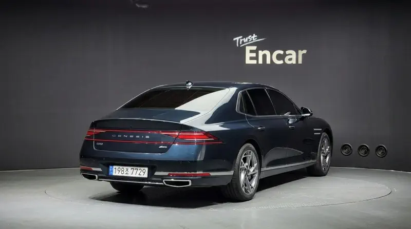 Genesis G90